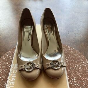 Michael Kors Taupe Patent Leather MK Logo Pumps